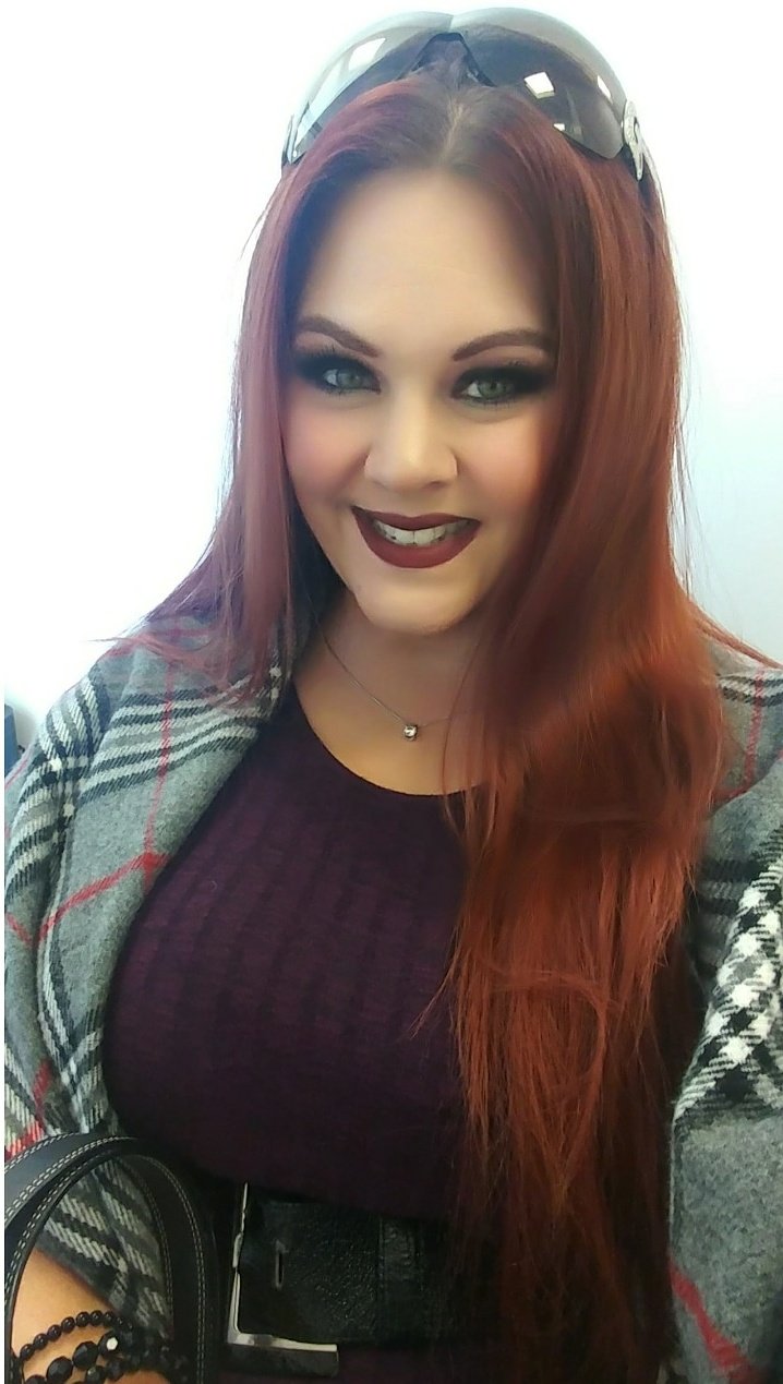 Doctor's office selfies! Sitting and waiting is much more entertaining when you take selfies lol! Hope you are all having a fabulous day! 💋 @alexagrey69 https://t.co/DW8q4sBJ2V