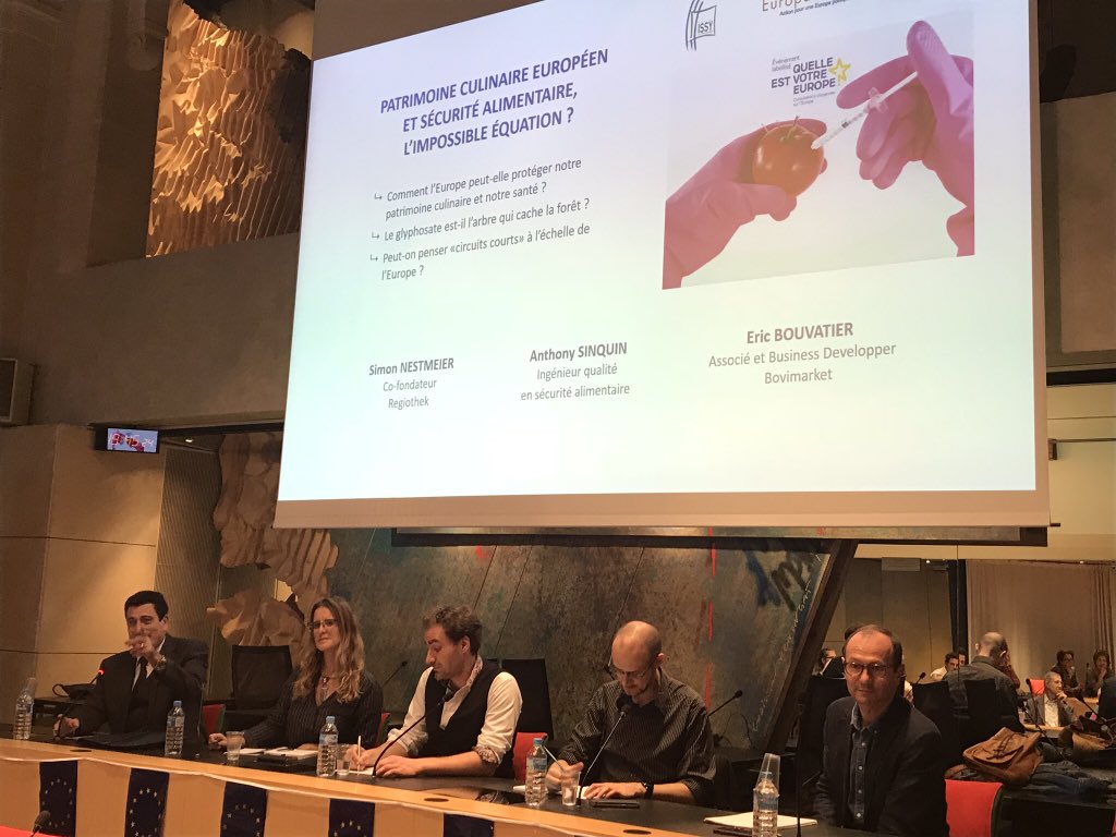 Europa_Nova's tweet photo. Lancement du débat délibératif Patrimoine culinaire européen et sécurité alimentaire, l’impossible équation?
Avec Simon Nestmeier co-fondateur de @regiothek, Anthony Sinquin, ingénieur en sécurité alimentaire et Éric Bouvatier, associé &amp; business Developper Bovimarket
#EUMyFuture https://t.co/Uhej6CC1ui