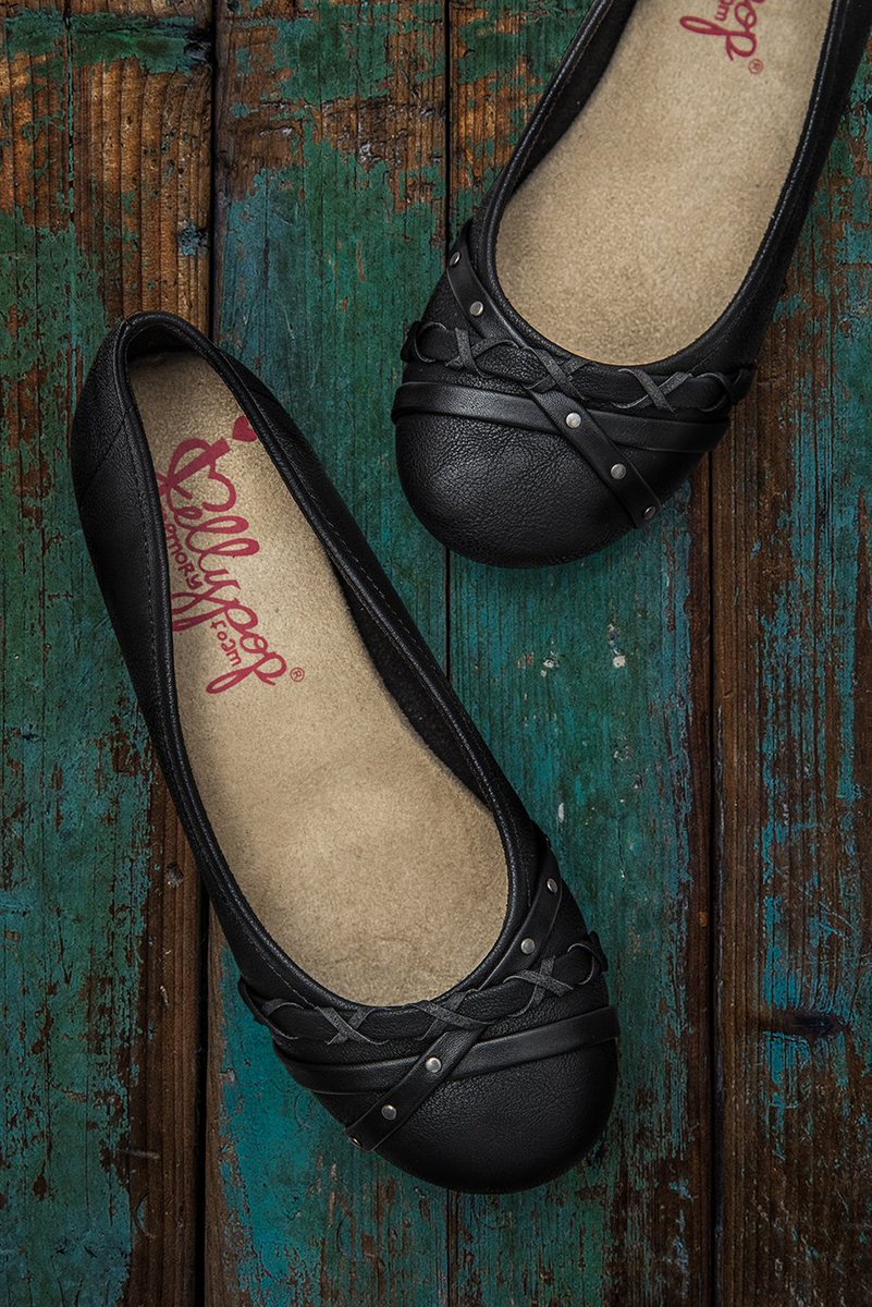 Super_Shoes's tweet photo. The perfect flat to wear from day to night: https://t.co/34C86KLqrb https://t.co/7HQNZT1R6C