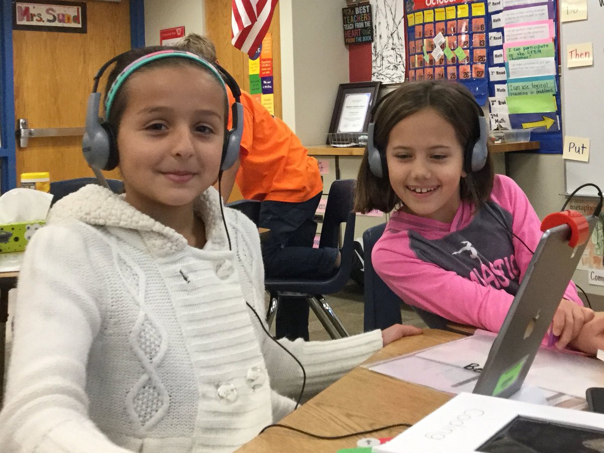 CarolynSund's tweet photo. We are Coding with Osmo tiles and our iPads today. https://t.co/okPLS7dBPB
