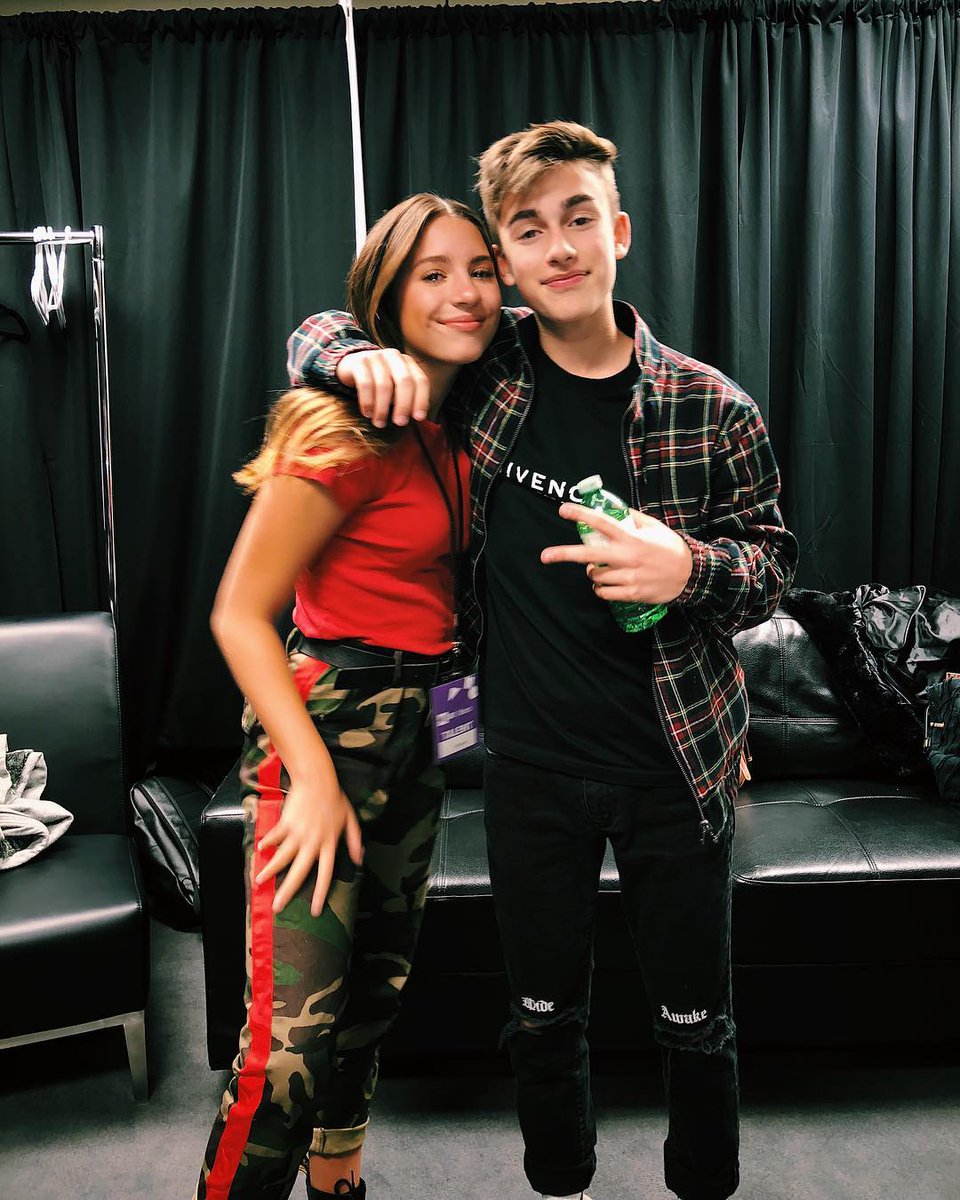 Shazam's tweet photo. I stan @kenzieziegler and @johnnyorlando soooooo much 💙💙 https://t.co/ztKxkuNJQx