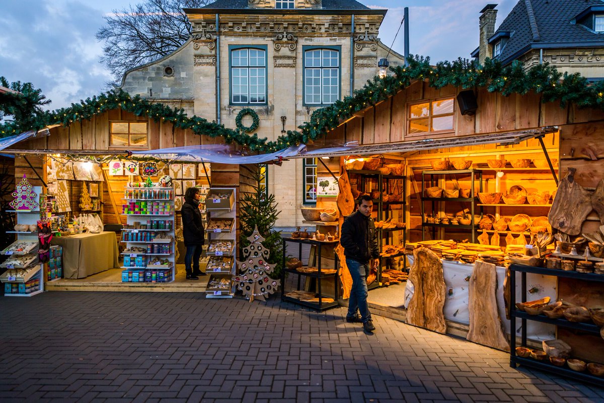 Over een maand is het zo ver, de opening van <a href="/KerstValkenburg/">Kerststad Valkenburg</a>! Vanaf 16 november is het weer op en top kerst in Zuid-Limburg. Bezoek alvast onze website voor een eerste indruk van Kerststad Valkenburg. kerststadvalkenburg.nl Kunt u ook niet wachten? #Kerststad #Valkenburg