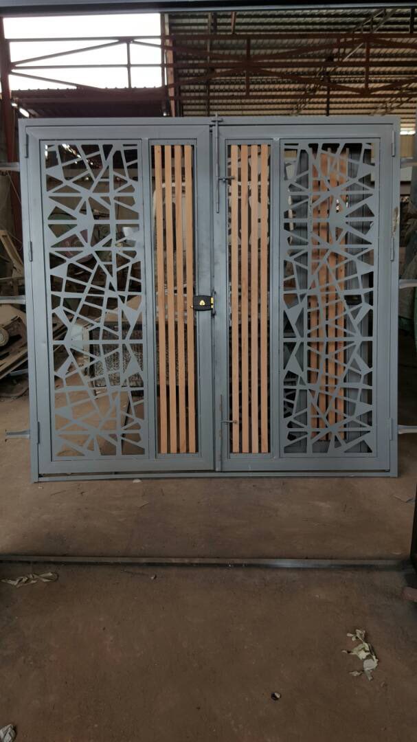 dimonddesignsd's tweet photo. سعر الدولار متذبذب واسعارنا ثابته صمم باب بيتك واجهتك بأسعار تبدأ من ٤,٠٠٠ جنيه للمتر المربع 😍✋🏼#Diamond_Designsd https://t.co/D0j6aIoR7d