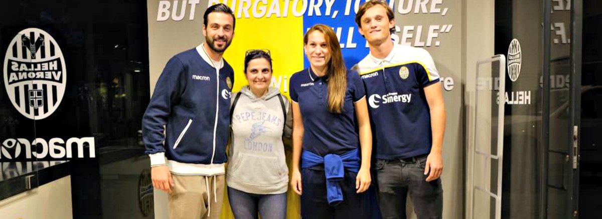 HellasVeronaFC's tweet photo. #HellasInStore: che serata con #DiCarmine e @liam53henderson
Leggi qui ➡https://t.co/HcN73pmYaA
#DaiVerona https://t.co/agQtyrpGlQ