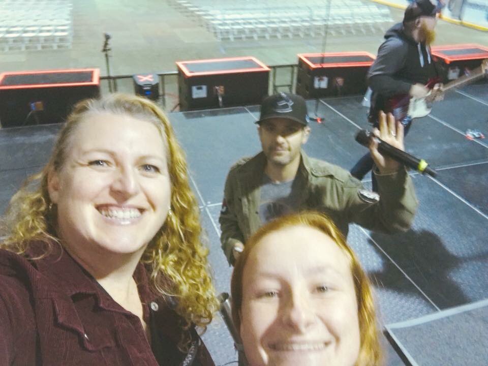 Justine2726's tweet photo. WOAH. 🙊 How has it been a year since this tour. One year ago today: Show 1/9 on the #SideEffectsTour. 🔥👌 #OwenSound #OneOfMyFavouriteToursEver @dallassmith @Jenticing https://t.co/D10IbN07kM