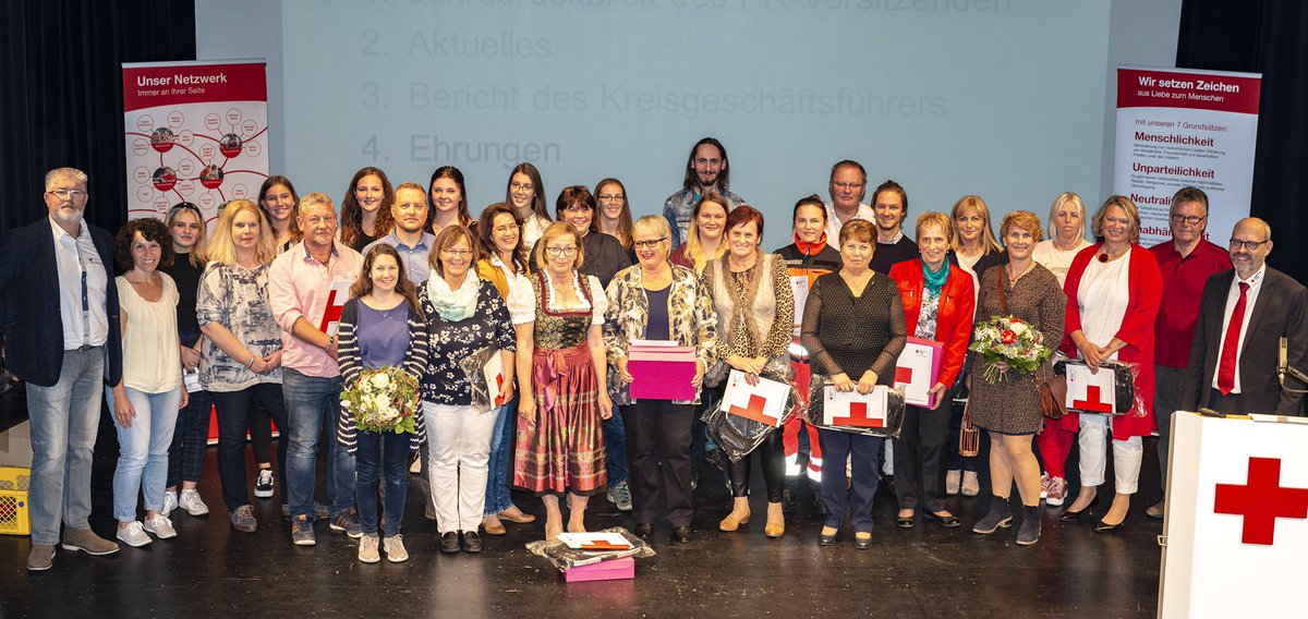 brk_ndsob's tweet photo. INFORMATION - WERTSCHÄTZUNG - DANKBARKEIT
GROSSE PERSONALVERSAMMLUNG IM STADTTHEATER NEUBURG

#brkkvndsob #brk #drk #jobboosterbrk #danke https://t.co/pyDJL5iYee