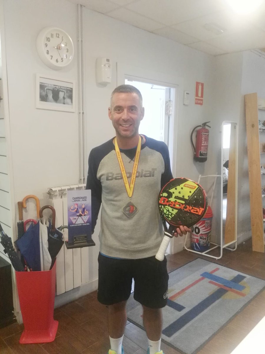 c_barrau's tweet photo. La pasada semana nos proclamamos campeones de España de 2a Categoría #CESSAAAbsolutas @padelfederacion con @fvpadel y volvemos a 1a Categoría!!!el próximo año más!
@babolatpadel https://t.co/HtddxA6ePw