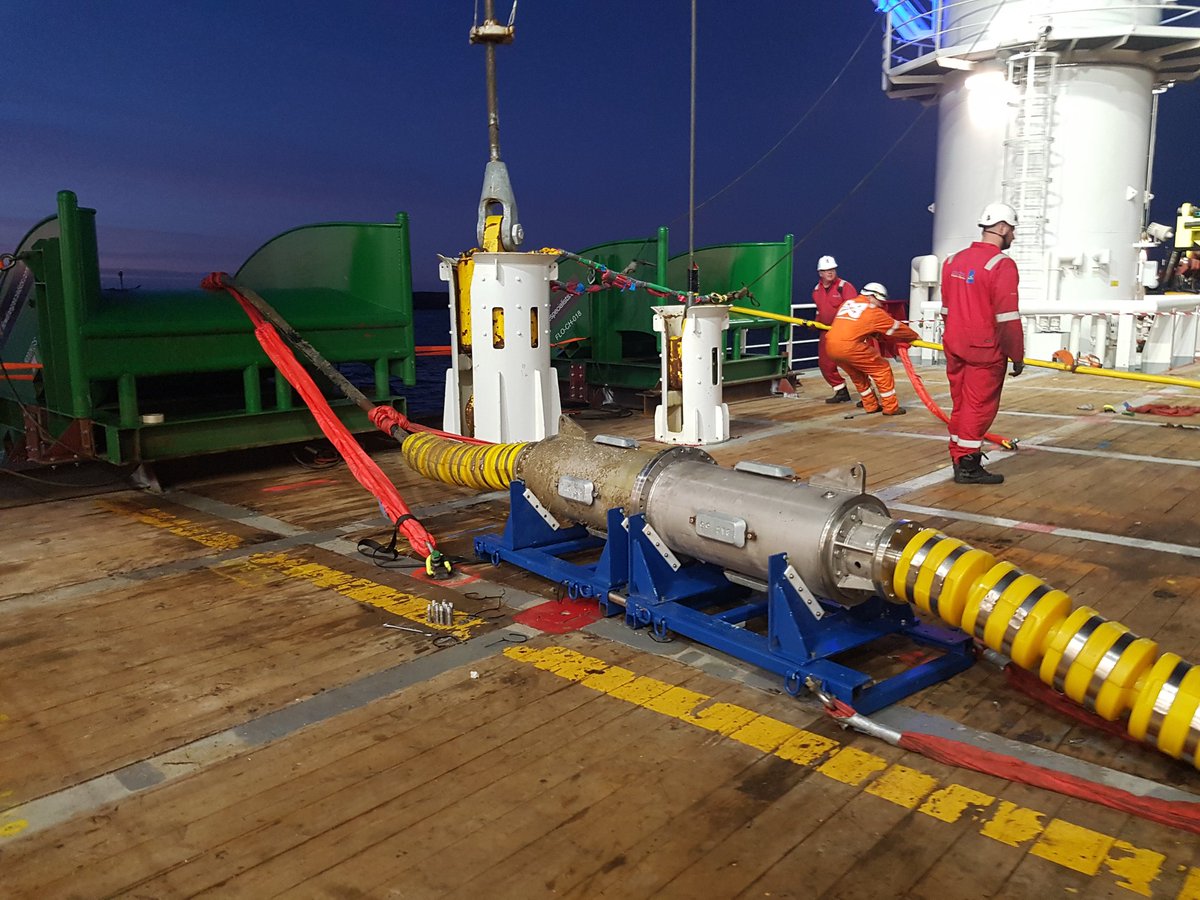 SabellaTidal's tweet photo. Connexion faite, tests de l'hydrolienne validés, câble presque prêt pour réimmersion ! #cleanenergy #hydrolien #Ouessant #marineops #innovation #futur https://t.co/5ou9tMW7Nu