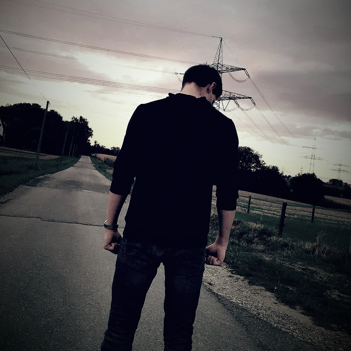RealPainOn's tweet photo. Deeeepes Bild📸+Fun Track🎶= APFELSAFT😁🍎
Nicht zu ernst nehmen✋ aber ich glaube dass sollten selbst die Dümmsten verstehen 🙌👌
@realpainon 
.
.
.
.
#rap #hiphop #deutschrap #germanrap #deutsch #russe #russisch #PainOn #facebook #youtube #soundcloud #instagram #GermanMediaRT https://t.co/s91NaLuhoO