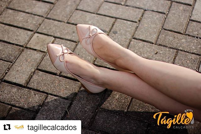 charm_virtual's tweet photo. Linda, a sapatilha Rose com biqueira e lacinho nude Ă© perfeita para quem deseja conforto e elegĂąncia ao mesmo tempo! đ
â
Confira Aqui ⥠https://t.co/GAslKOFSb6
â
#charmvirtual #moda #look #calçado #fashion #tagillecalcados #tagille #nude #rose #lacinho #sapatilha #sapatilhas https://t.co/rtBQ9gAHdl