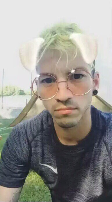 VixelinSparrow's tweet photo. 1> как меня видят родственники
2> как я вижу себя
#twentyonepilots #joshdun https://t.co/eQgXZDPp86