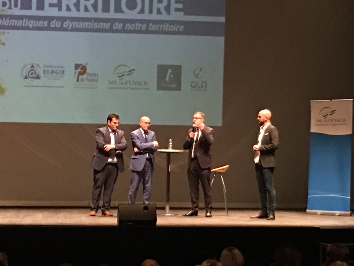 PiTotem's tweet photo. C’est parti pour la Soirée des Pépites !!! @pierre_cuny rend hommage au pôle numérique, le @PiTotem ! #capfr @VilleThionville parce que le #numérique c’est un des vecteurs du développement économique du territoire 🔝 https://t.co/sqqERnwJXs