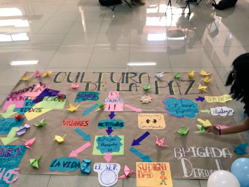 FabianAlamilloH's tweet photo. De paso por el 3er piso del @InjuveCDMX, puedes visitar el periodico mural que realizó la #BrigadaDDHH, en el marco de alcanzar la Paz y Reconciliación en México. 🙌🌈
#JuventudesCDMX 👨👩 https://t.co/Felm4X64YS