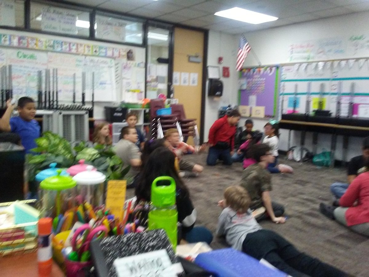 AmariShields_'s tweet photo. Blurry pics=my students are MOVING! Love the @lead4ward strategy #tossaquestion! Really great during test review! @SLJackson15 @KendraBlessed #sisdscience https://t.co/372P6WsKYT