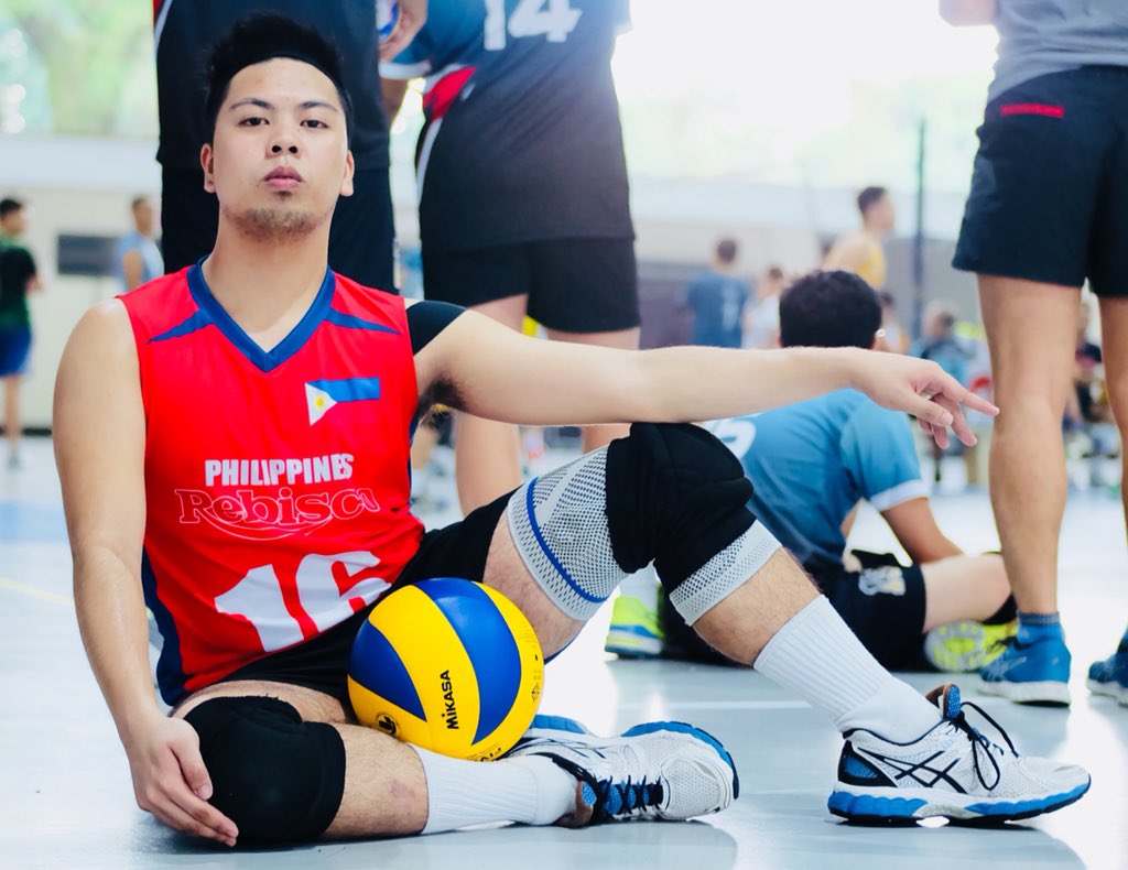 iamclintgerald's tweet photo. Para sa Bayan! LABAN! #Rebisco #volleyball #Philippines #pilipinasvolleyball @Abymarano @dindinquicker16 @AlyssaValdez2 @juliacmorado https://t.co/i4tv5Xy5f7