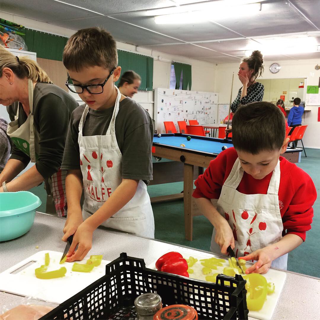 SWITCHeastdevon's tweet photo. Tonight we were cooking with @HALFFCharity and continuing our apple theme we had crumble which was very popular.
#communitycooking #halffcharity #youngpeople https://t.co/4ZCB2CVJxi