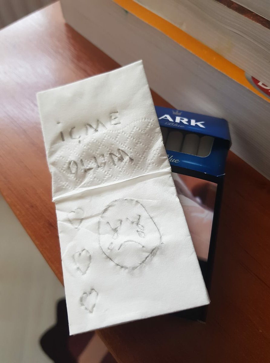 sirmagwol's tweet photo. annem paketin içine yerleştirmiş hüngür hüngür ağlıyorum ;( https://t.co/2TYMqFMN3B