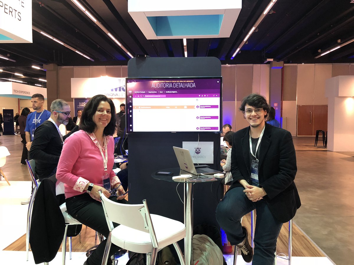 victorshinya's tweet image. Ainda falando sobre o #IBMCloudDiscovery: A @OwlDocs esteve presente  no estande do #StartupWithIBM para falar sobre as vantagens do uso da plataforma deles dentro das empresas. 

Quer saber mais sobre o programa de apoio a #startup da @IBM? Acesse buff.ly/1XnSf2V