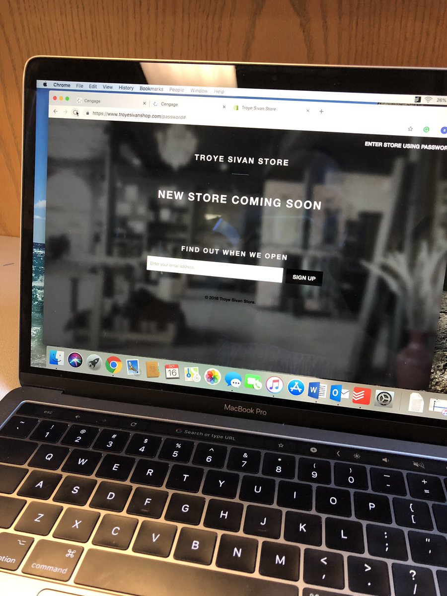 wishtroye's tweet photo. took a study break just to wait sum more https://t.co/waeLXlOFS7