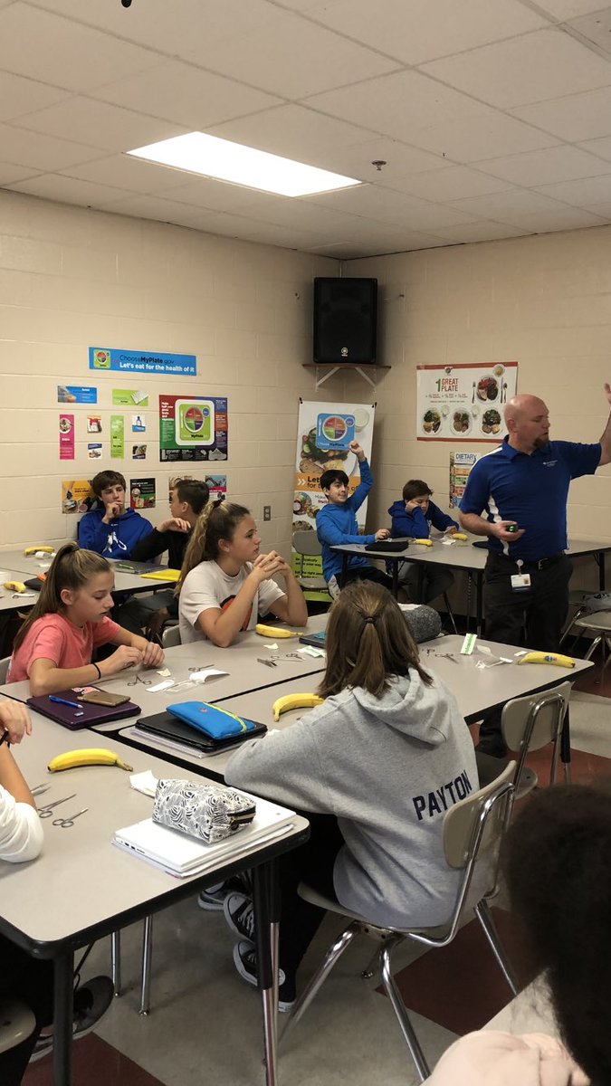 Nagelwellness's tweet photo. Awesome lesson with hands on learning today!  @NagelNighthawks practicing how to apply surgical sutures to a wound. Thank you Mr. Bowers @WellingtonOrtho for working with our #nagelsportsmed classes. #nagelbethechange #educationalpartnership https://t.co/DP33XS9yYE