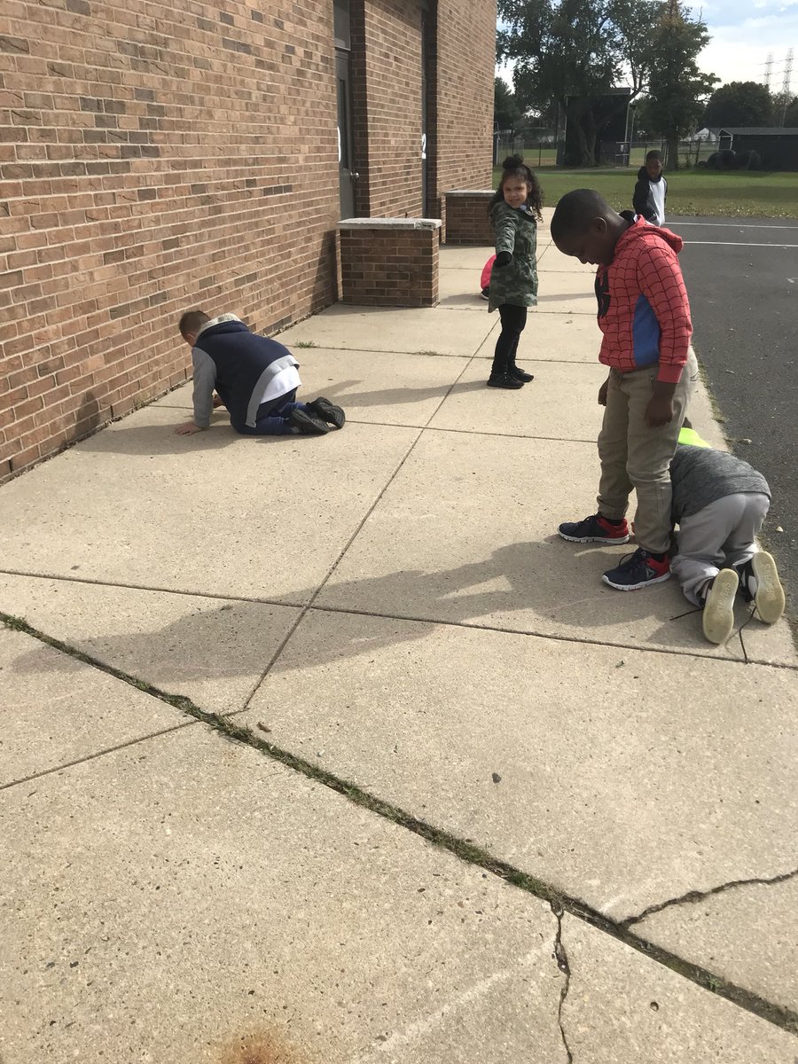 amagnolo's tweet photo. Shadow experiments day 2: tracing our friends shadows! π¦π #scienceexplorations #1stgradefun @WeAreHTSD @GEWILSONSCHOOL https://t.co/GRNs23N6MC