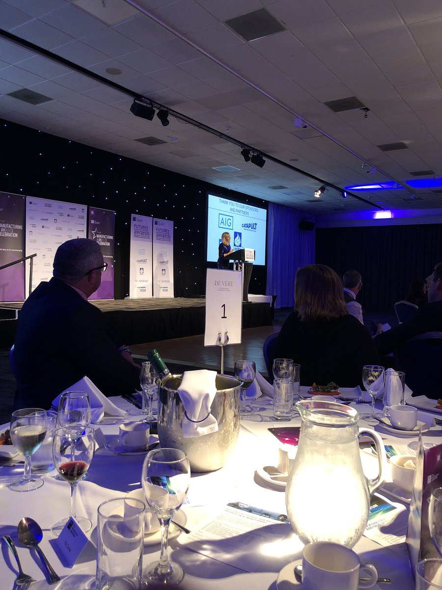 I’m at the #EEFAwards with <a href="/B3cricket/">B3 Cricket</a> - please retweet and I could win a bottle of gin 👍#inittowinit