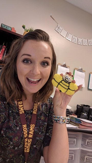 MrsAmandaLawson's tweet photo. Today we started the Bee the Change PBL. Amy kicked it off with a sweet treat! 🥰🐝 @MrsThomsen1 https://t.co/U073L4bOcs