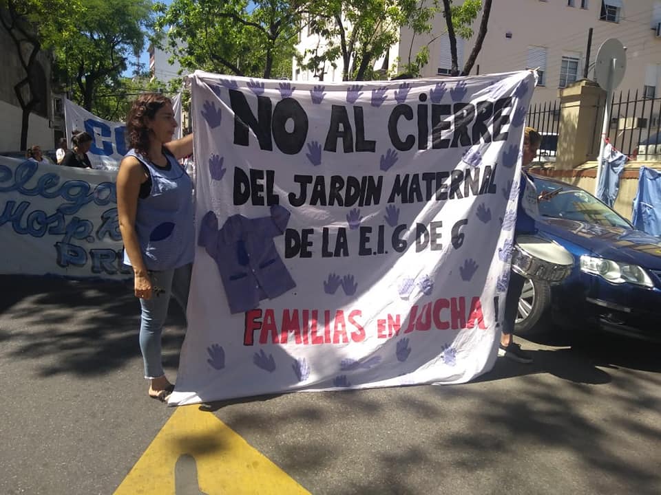 AzuladoOrg's tweet photo. El Ministerio de Educación de la CABA cierra progresivamente el jardín maternal del Htal. Ramos Mejía. Esta decisión se inscribe en una política definida hace meses por el Gobierno, que apunta al desmantelamiento de los jardines maternales públicos

#BastadeAjuste
#BuenMiercoles https://t.co/txiMlnbOWD