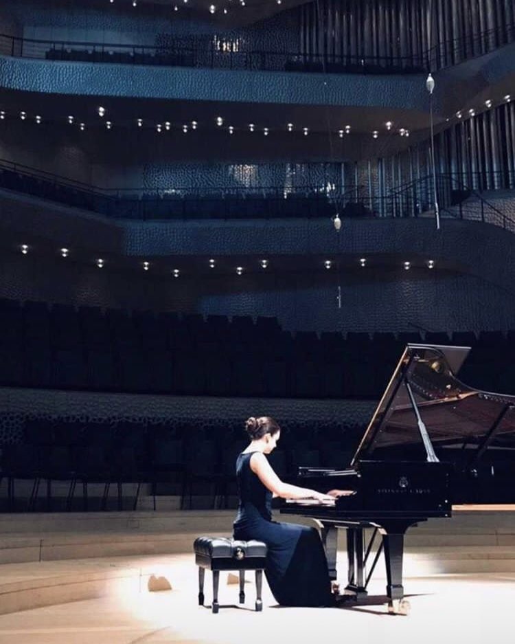 chazzinside360's tweet photo. Building Brands ! https://t.co/J7XyxY3PpN     Olga Scheps Hamburg ELB Philharmonie Steinway https://t.co/8fwweU6JTM