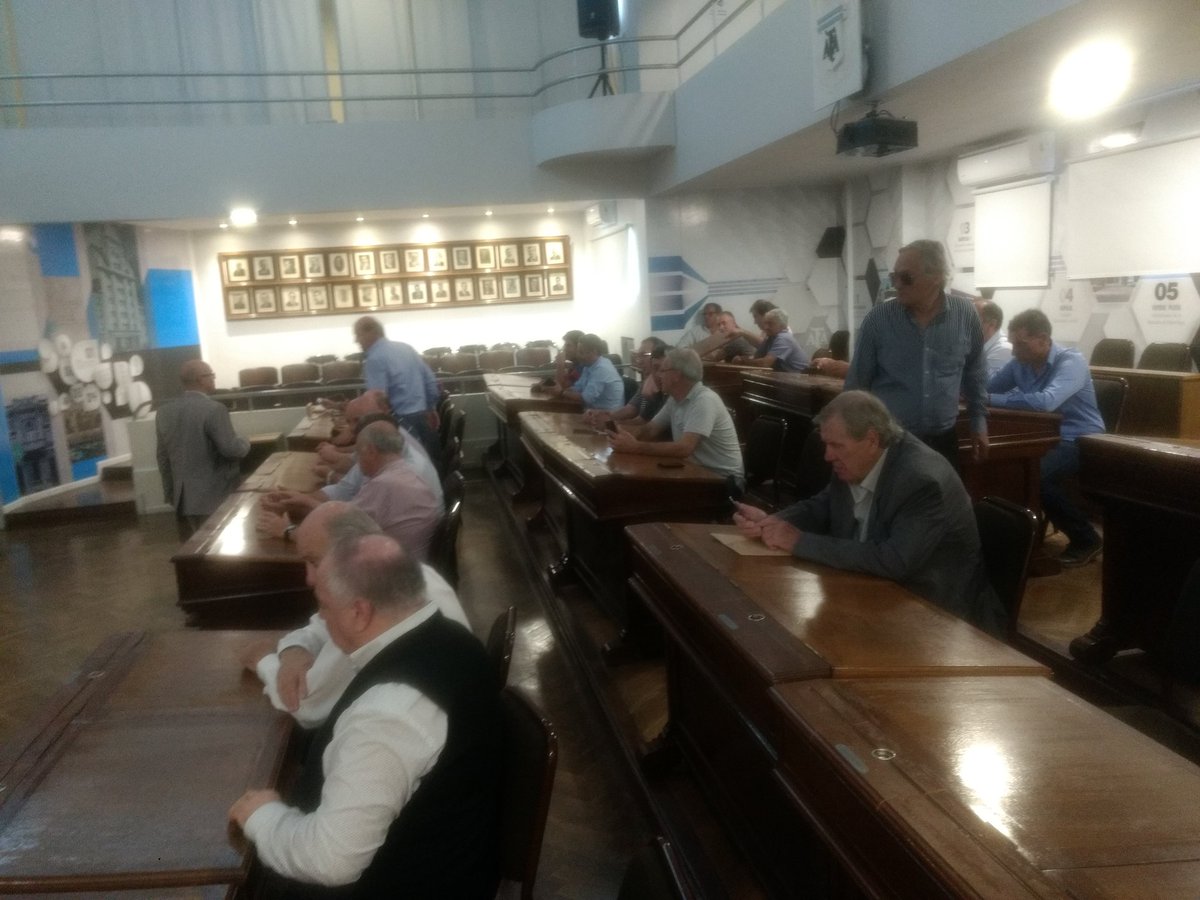 SantiDezio's tweet photo. #ConsejoFederal Ya estamos en la reunión de Ligas de la provincia de Buenos Aires. Se realiza en el tercer piso de AFA y se espera un buen número de dirigentes ! @ascensointerior https://t.co/xJvDLN2zHr