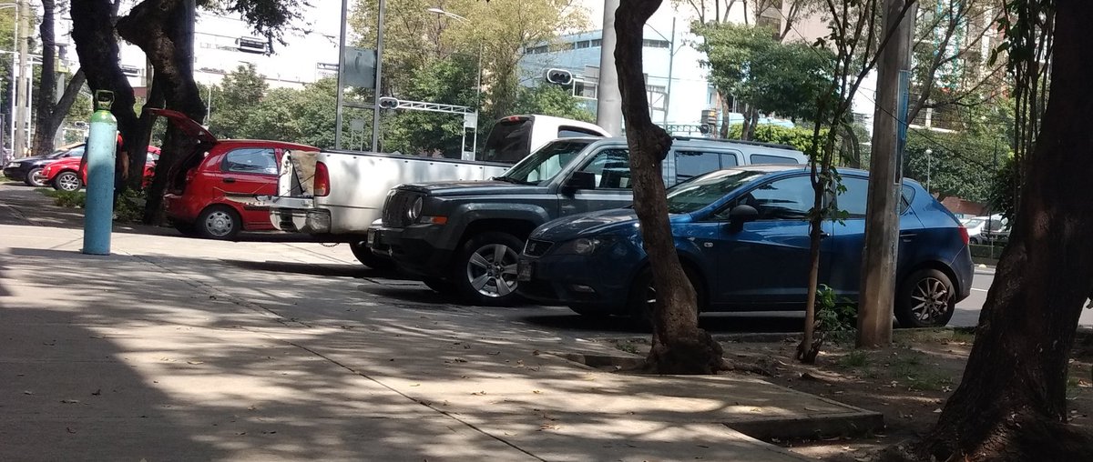 jimmyarq_'s tweet photo. esto era jardín, ahora es un #estacionamiento
¡a nadie le importa un jardín! 🤷
Cuauhtémoc y adalid
hasta Google maps los ve, pero @C5_CDMX  no.
@Claudiashein @RaymundoCollins @su_cdmx ojalá recupere n jardín y guarnición

#cdmx #peaton #transitocdmx #df #dfectuoso #ciudad https://t.co/4Zv5xqzSJ0