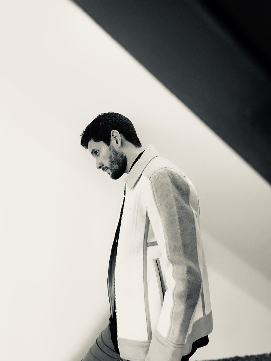 benbarnes's tweet photo. Little #bts of a shoot for #CivilianMagazine #jacketovertheshoulderjustcasuallike
@libertinephoto @phoebemakeup @apn503 @CivilianMag https://t.co/uniREIrpOs