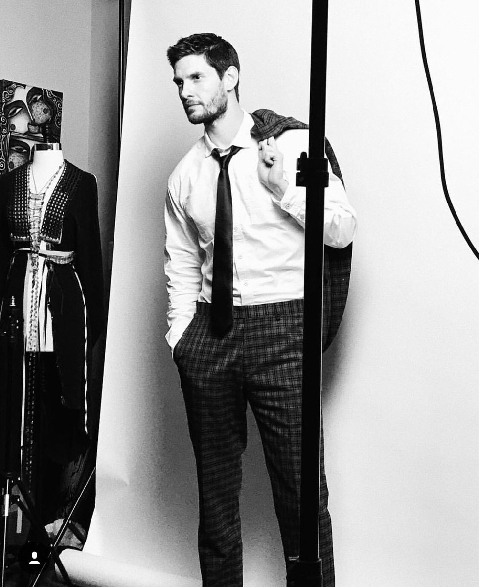 benbarnes's tweet photo. Little #bts of a shoot for #CivilianMagazine #jacketovertheshoulderjustcasuallike
@libertinephoto @phoebemakeup @apn503 @CivilianMag https://t.co/uniREIrpOs