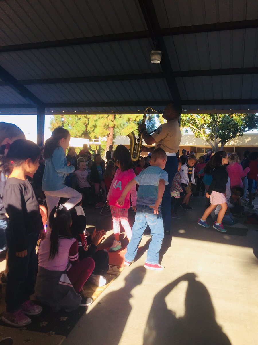 ParksKinder's tweet photo. What a great start to our day. Thank you @USMC Marine 1st Division Party Band for sharing your talents with us and showing us what true leaders look like. @FUESDSchools @LaPalomaElem #fuesd #lim https://t.co/dX6ANChza4