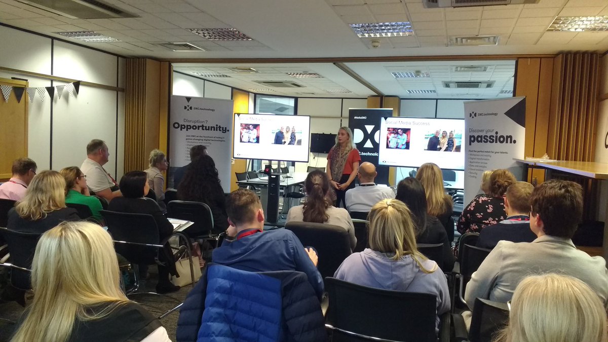 mirandakaywebb1's tweet photo. DXC's Jenn Smart flying the flag for female #graduates having successful careers in the IT industry. #WomenInSTEM #DXCSTEM #STEMambassadors @DXC_UKI @DXCGraduates @STEMFirst @NWROCU https://t.co/934PgiSGmy