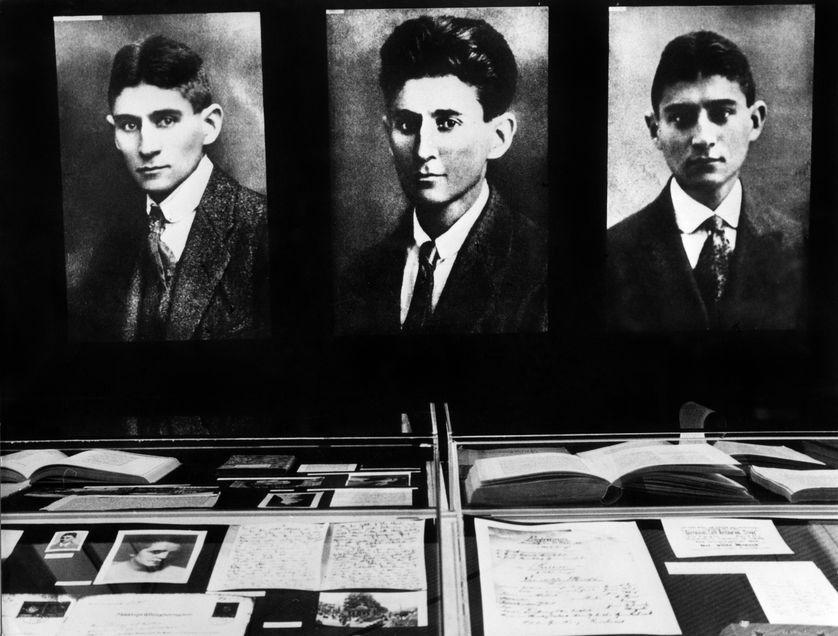 Un homme menant une vie d'ascète, consumé par l'écriture, entretenant un rapport tumultueux à ses propres livres et au sacré : c'est ainsi que l'on pourrait dresser le portrait de Kafka. L'histoire d'un écrivain solitaire qui aura trouvé dans l'écriture... franceculture.fr/emissions/la-c…