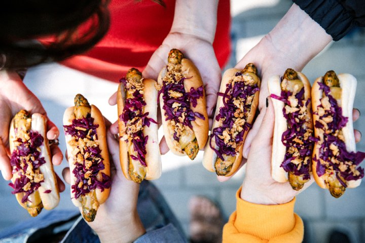 lisavw7's tweet photo. Ikea heeft nu ook een heerlijke veggie dog! Maakte mijn dag weer helemaal goed #microbattle https://t.co/saFcK7ksCy
