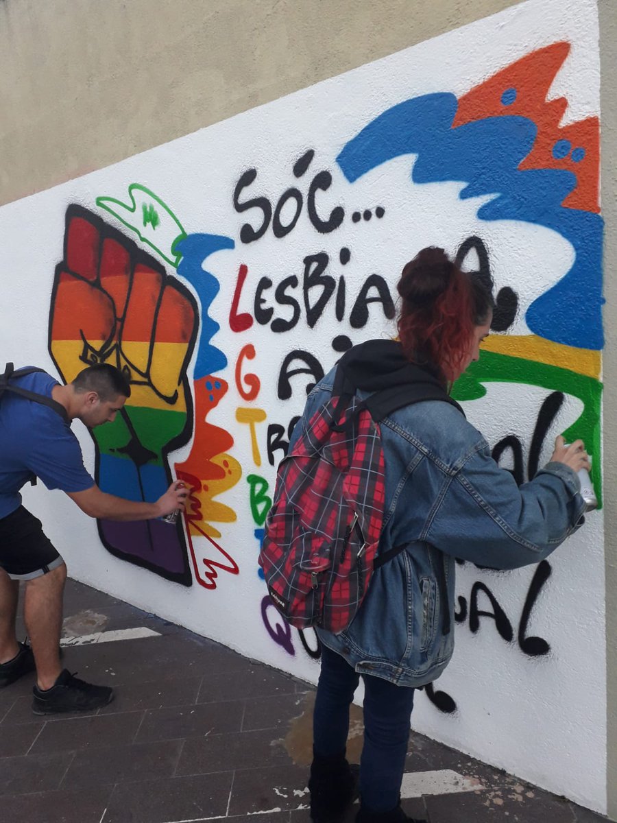 jessegoval7's tweet photo. Ja tenim el nou grafity #LGTBI a #Montcada @CanTauler
Hi ha dos tipus de persones: les que defensen els drets i les llibertats, i les que estan mogudes per l'odi i el rebuig a la llibertat d'estimar! https://t.co/GREXEFeozA