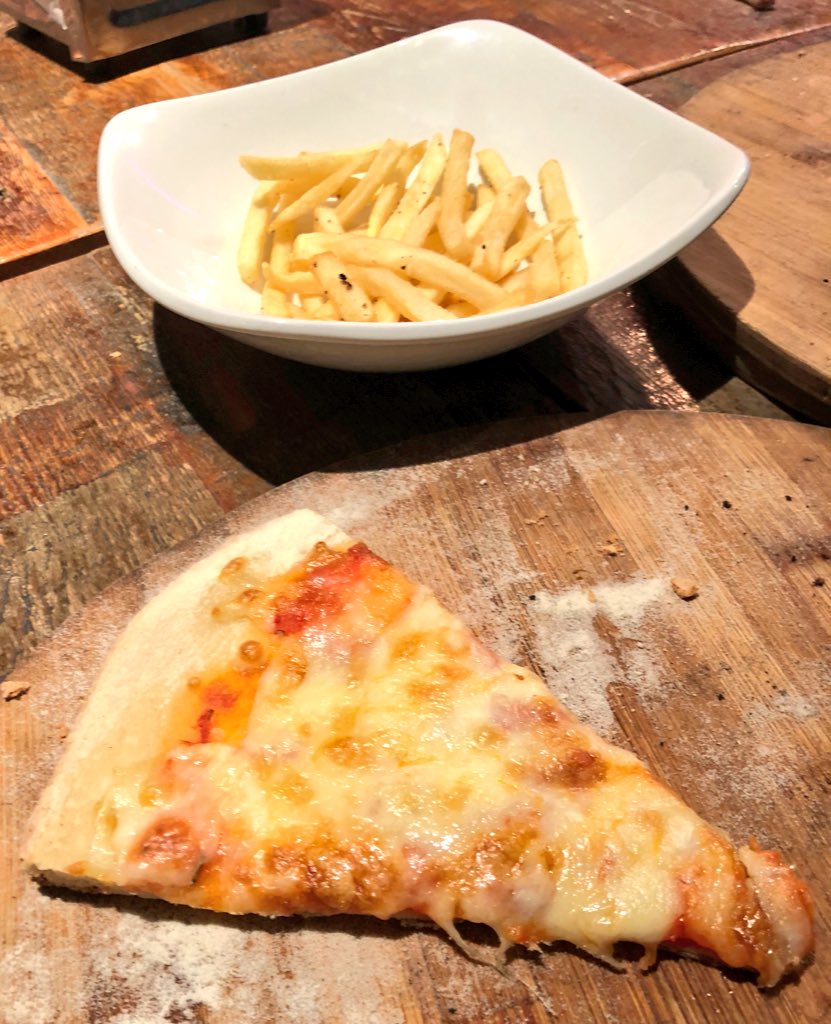 AnotherIDMTweet's tweet photo. Time to wind down after a great first day! #PingPong #Pizza #chips #IDSEC2018 https://t.co/VoHvRTcnWP