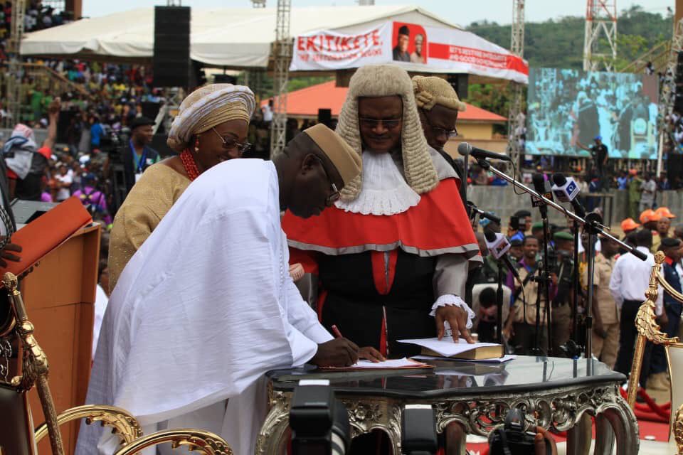 SenGbengaAshafa's tweet photo. I congratulate your Excellency @kfayemi on the occasion of your swearing in as the Executive Governor of @ekitistategov earlier today. I am confident that as with your 1st term you would again realign Ekiti with the progressive ideals that would be most beneficial to the people. https://t.co/smRBHf3bF5