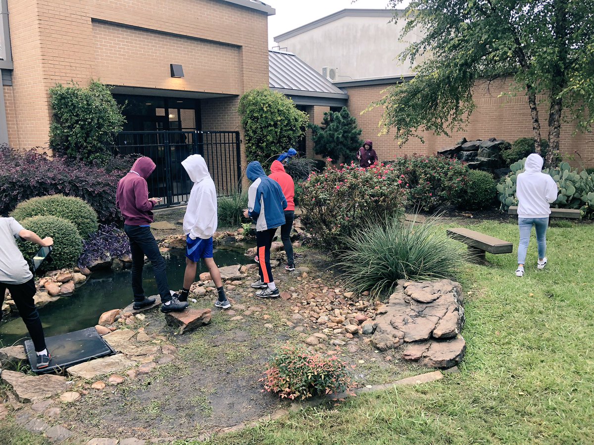 Doggett_Biology's tweet photo. Dedication to @Doggett_Biology and 8 Characteristics of Life activity. Students are braving the wet and cold for pictures for their project. #CHS9Family #CHS9BioRocks @CHS_9 https://t.co/DzrQ2ZPNDS