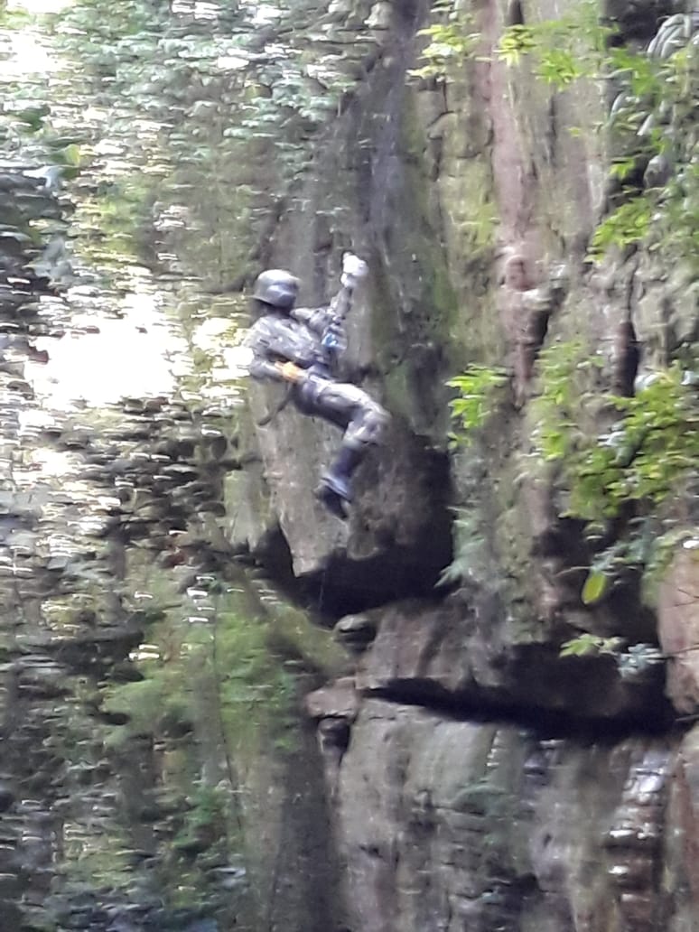 AldoDanielOzuna's tweet photo. Cadetes del 1er Año de la ACADEMIL de instrucción en el Area de Instrucción de Operaciones en la Selva.  ARIOS-COMARTE.
EJÉRCITO PARAGUAYO FUERZA Y VALOR, EN TODA MISIÓN. @Ejercito_Pyo @artilleriapy @FFMMPAR @MDN_PY https://t.co/W4Ko9PKlq6
