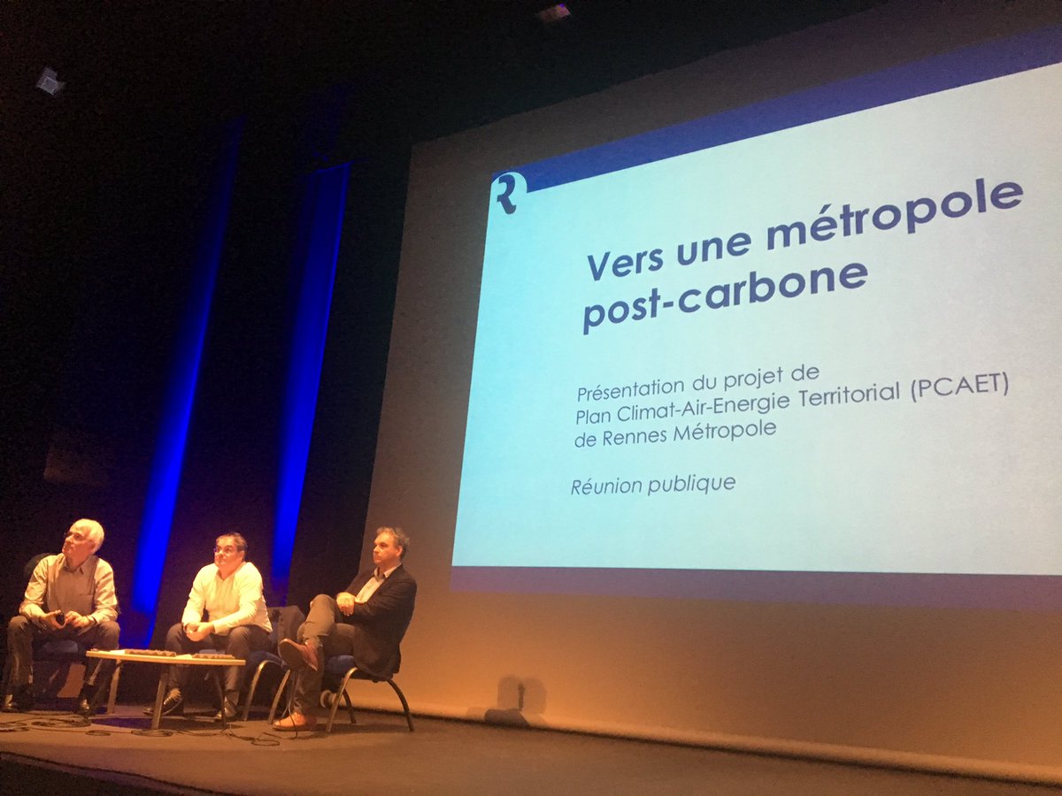 ln_duval's tweet photo. Ce soir présentation du plan #climat de @metropolerennes par @DanielGuillotin et Olivier Dehaese. Un plan de #territoire qui doit mobiliser tous les acteurs. Animation ensuite par @CodevRennes du débat citoyen autour des enjeux #TransitionEnergétique #adaptationClimat #qualitéair https://t.co/VoFP7yyB5i