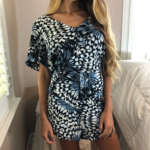 radiant_fuse's tweet photo. So good I had to share! Check out all the items I'm loving on @Poshmarkapp #poshmark #fashion #style #shopmycloset #poshgarden #angels #neonbuddha: https://t.co/IFBBSaVc7i https://t.co/v3tj7DdUe8