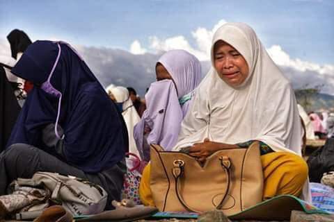 wiraksa_'s tweet photo. 2019  Palu Nomoni diganti dengan Palu Berzikir, Palu Beristighfar.

Ribuan orang menangis membaca Istigfar dan mereka memohon ampunan sama Allah swt. Semoga tetap dalam lindungan Allh swt, dan dijadikan "Khusnul Khotimah"

Dipimpin oleh Habib Sholeh Al-Aydrus

#PrayForPalu #Zikir https://t.co/qgxfNAn4b0