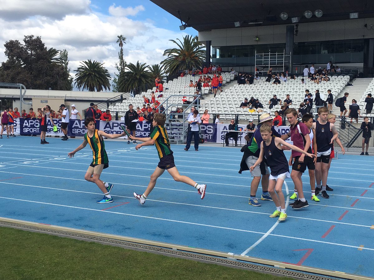 4x400m events at the 2018 <a href="/APS_Sport/">APS Sport</a> Jun Sec Aths meet at @Lakeside_Vic today. Perfect conditions &amp; sun shining. Well done to all students participating today many thanks to officials &amp; staff! 
#apssport #APS #apsathletics #schoolsport #unitedcoloursoftheaps