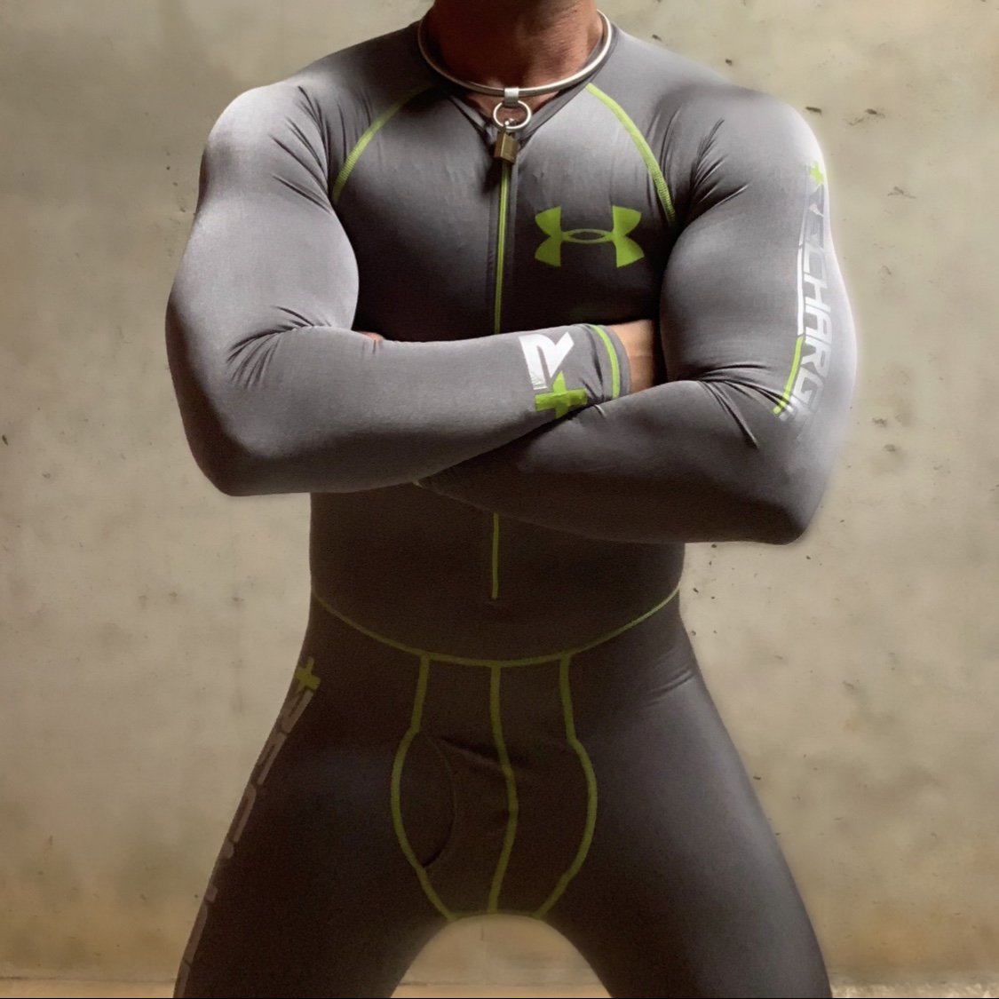 Piquete reducir Rebaja HnTight on Twitter: "Talon collar locked to the UA Recharge Suit (one way  zipper) ensures it will stay on until allowed out. #lockedingear  https://t.co/lAnBF5WanS" / Twitter