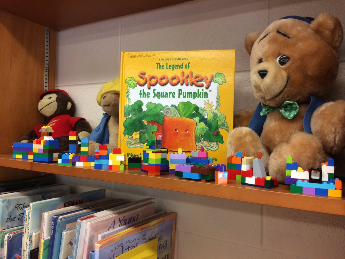 SheafeReads's tweet image. #Myerstigers making “square” pumpkins in honor of #Spookley. #legofun #wcsdlibs @SydnieGoldstein @ASchout10 @WCSDEmpowers