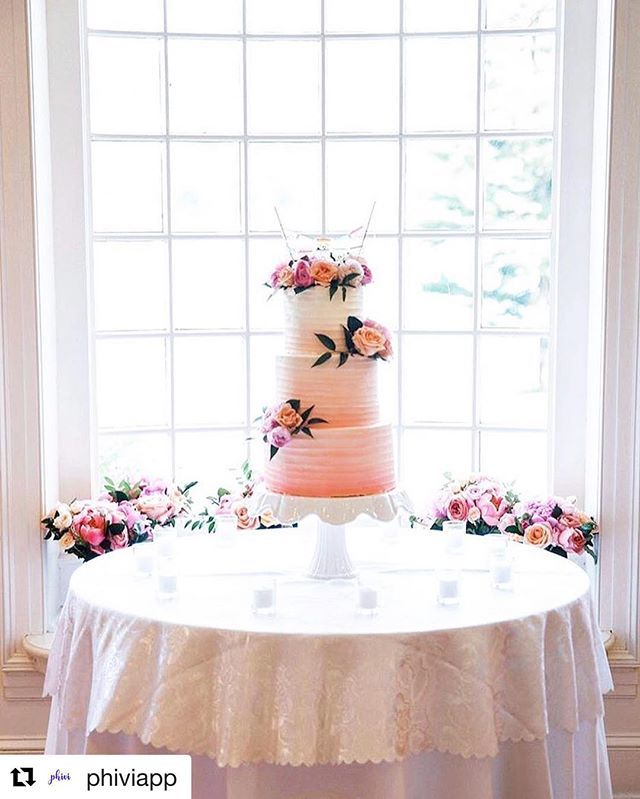 Do you see what I see. Thank you @phiviapp for featuring a @darling.cake ❣️|| @sols1989 || #Repost @phiviapp
・・・
Simply beautiful, ombré pinkish-orange triple tier cake by @darling.cake.
.
.
#cake #cakegram #ombre #ombrecake #pinkcake #cakeflowers #t… ift.tt/2CNwTMg