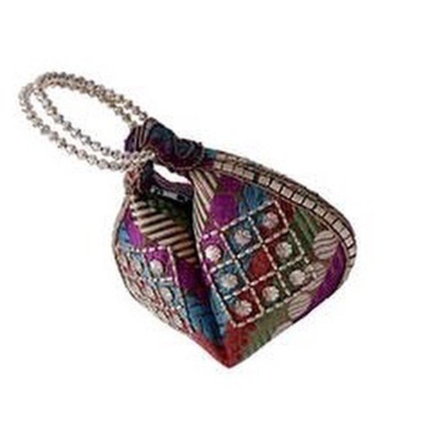 What's in your Bangle Bag? Shop this perfect bag in our Insta Bio!
.
.
.
.
.
#boho #bohostyle #inspiredstyle #shopniirva #niirva #style #instastyle #instafashion #fashion #ootd #aotd #fashionblogger #fblogger #stylechallenge #lookoftheday #outfitoftheday… ift.tt/2J6rfFv